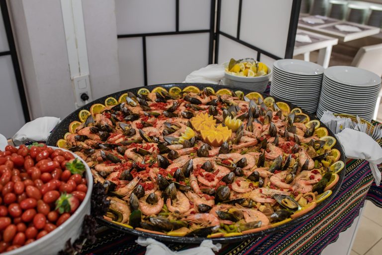 065-r-restaurant_127675155