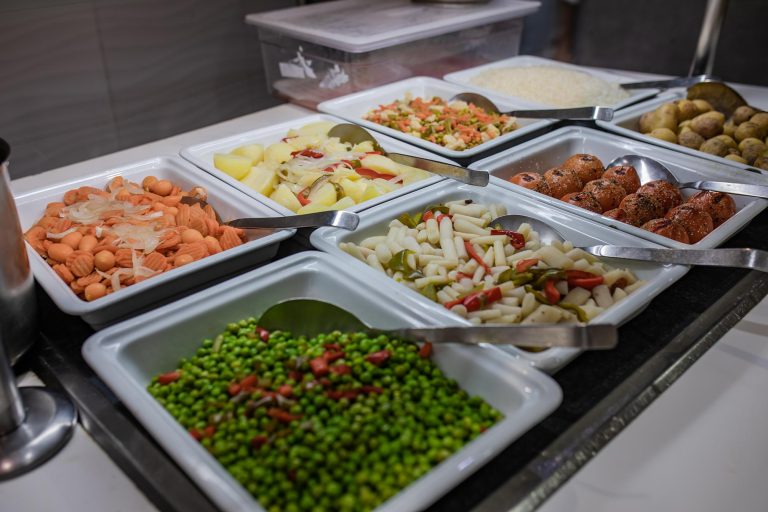 077-r-restaurant_127675173