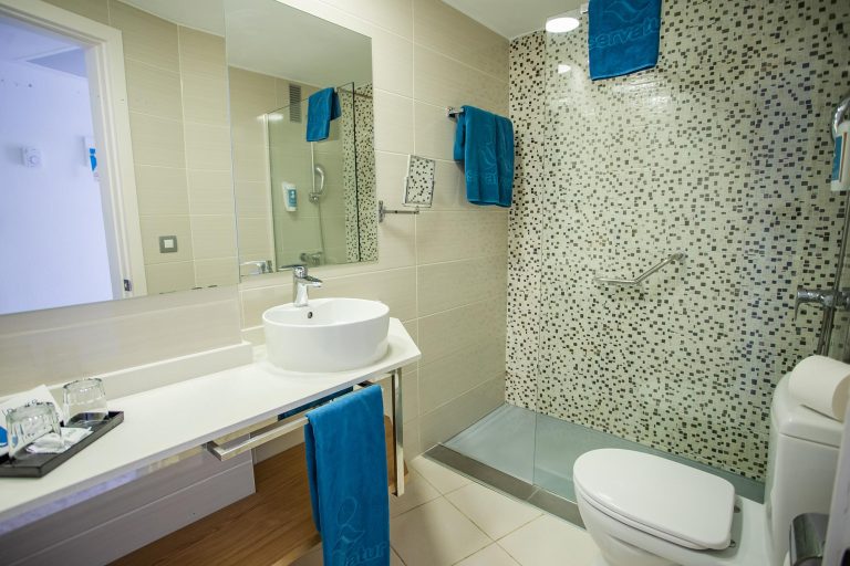 096-bd-bathroom-example-suite-classic-family-suite-terrace-private-garden_127675242